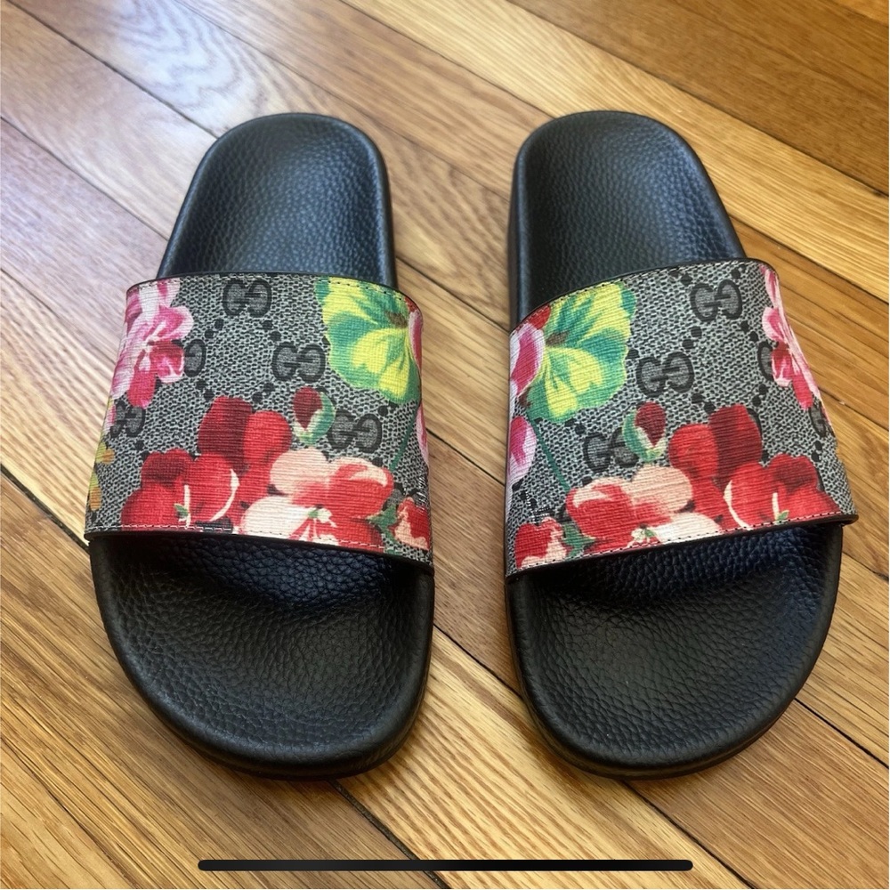Authentic Gucci Brown logo, pink , red slip on. Like new